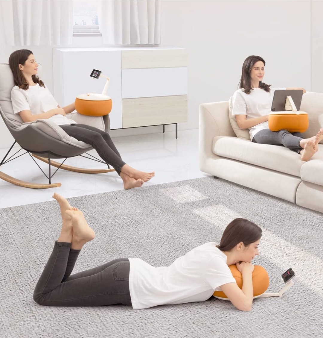 Innovative pillow with a flexible arm - perfect for e-readers